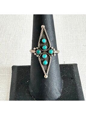 Vintage Zuni Sterling Silver Petit Point Turquoise Ring Size 7.75